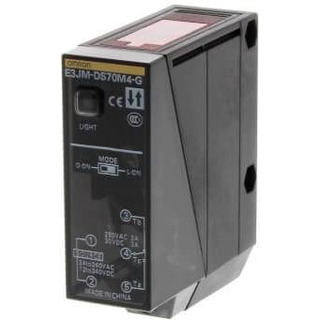 Sensor fotoeléctrico difuso 700mm 100-240Vac 24-240Vdc E3JM-DS70M4-G #